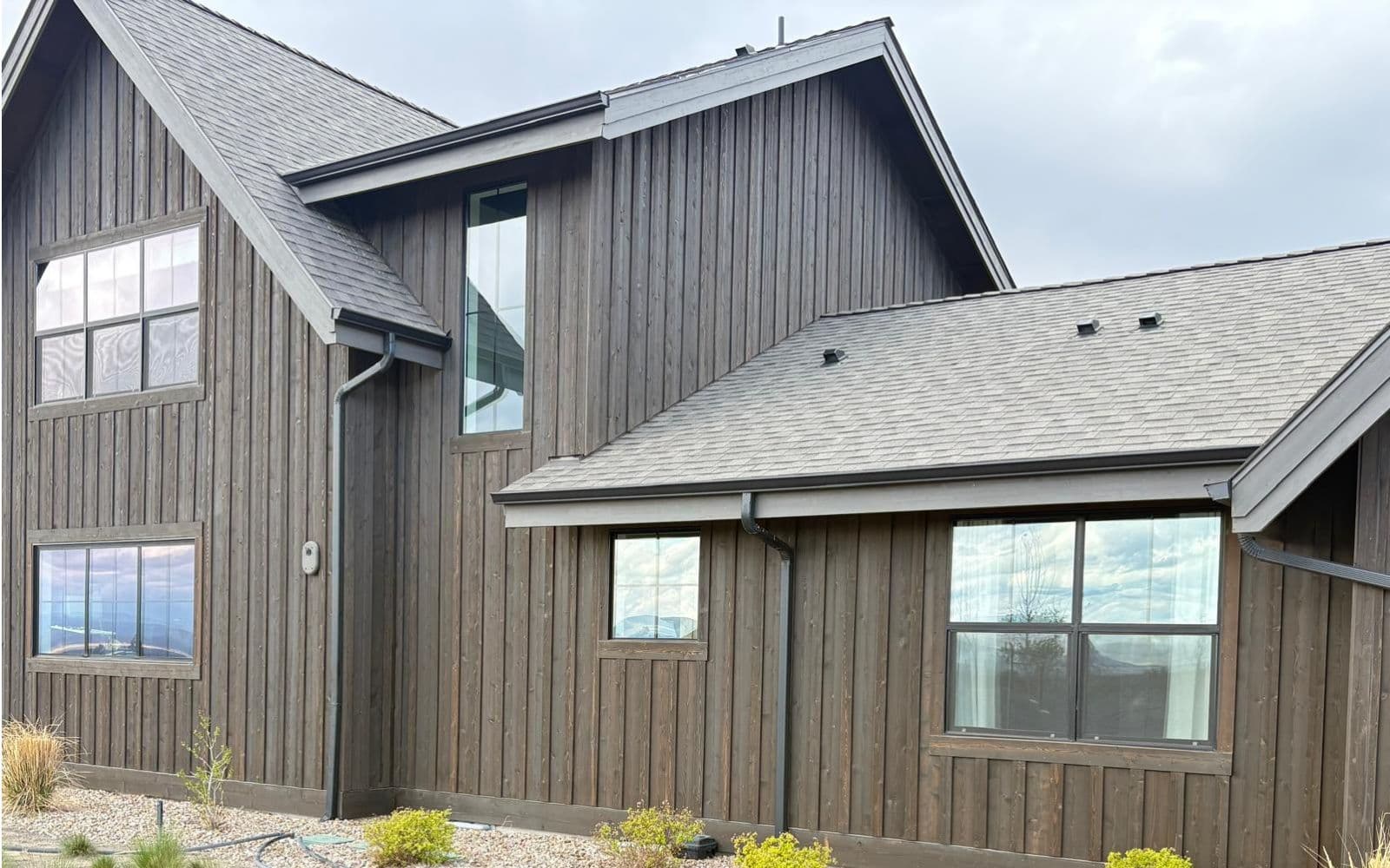Rural Tumalo, Oregon property home with large clean windows